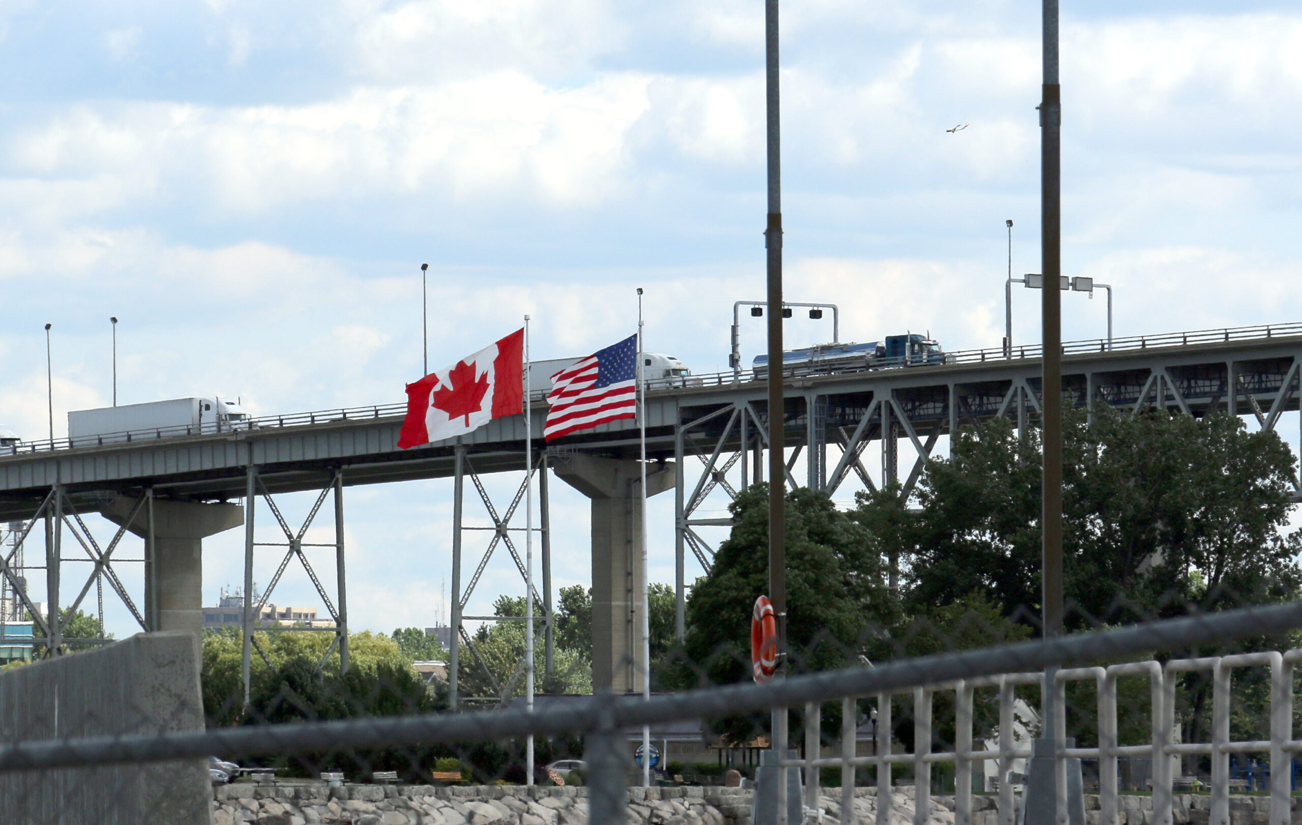 Views on welcoming refugees from the US to claim asylum in Canada steady. (Bloomberg/Nanos)