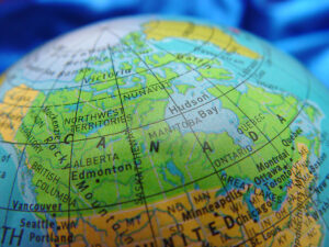 A majority of Canadians think that it is somewhat unlikely or unlikely that Canada will reach a deal with the Trump administration to lower US tariffs (Bloomberg/Nanos)