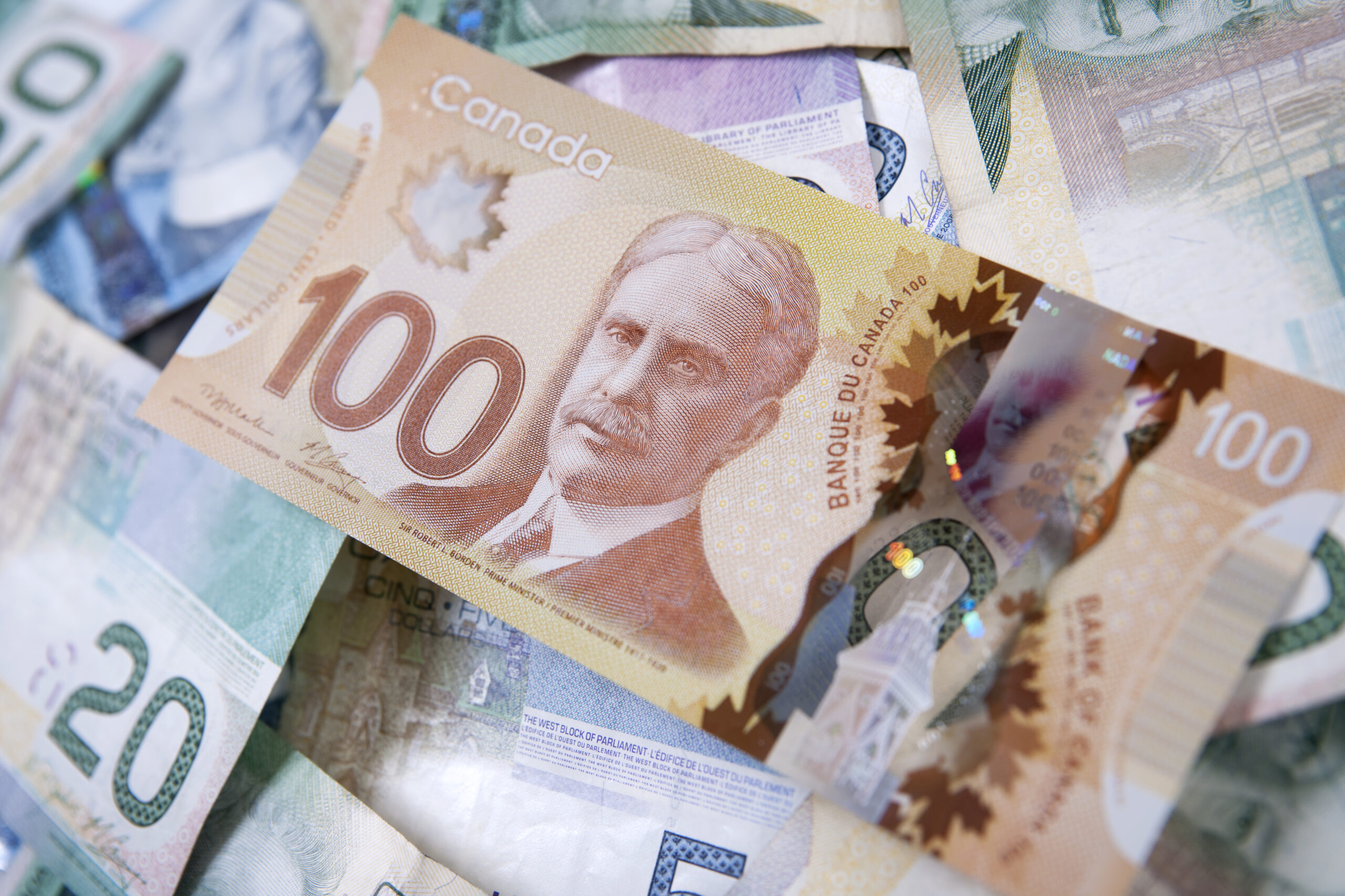 Canadians are about eight times more likely to expect inflation above 3% than below it. (Bloomberg News/Nanos)