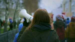 Canadians divided on the means of ending strikes, but most favour some form of government role. (Bloomberg News/Nanos)