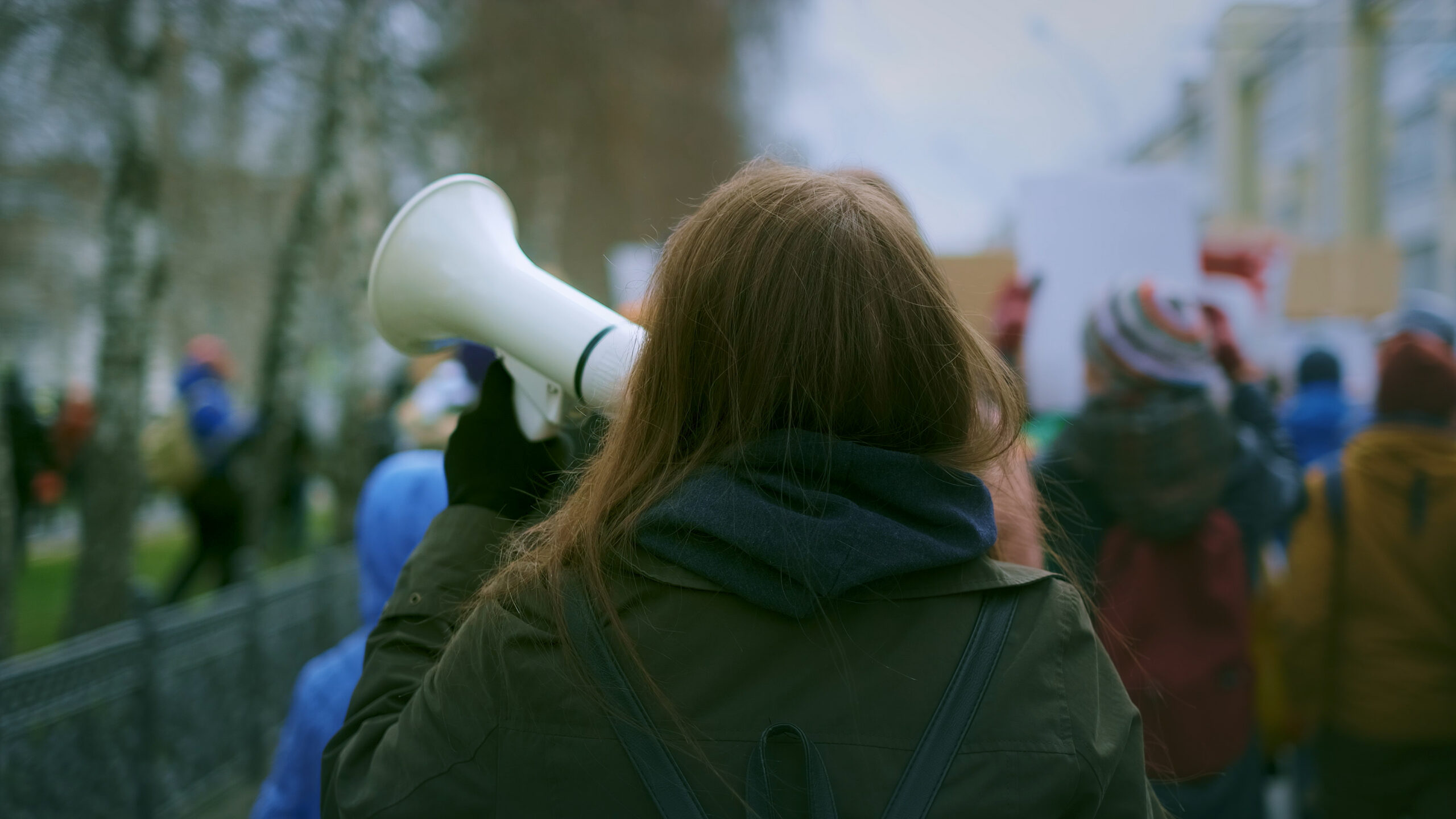 Canadians divided on the means of ending strikes, but most favour some form of government role. (Bloomberg News/Nanos)